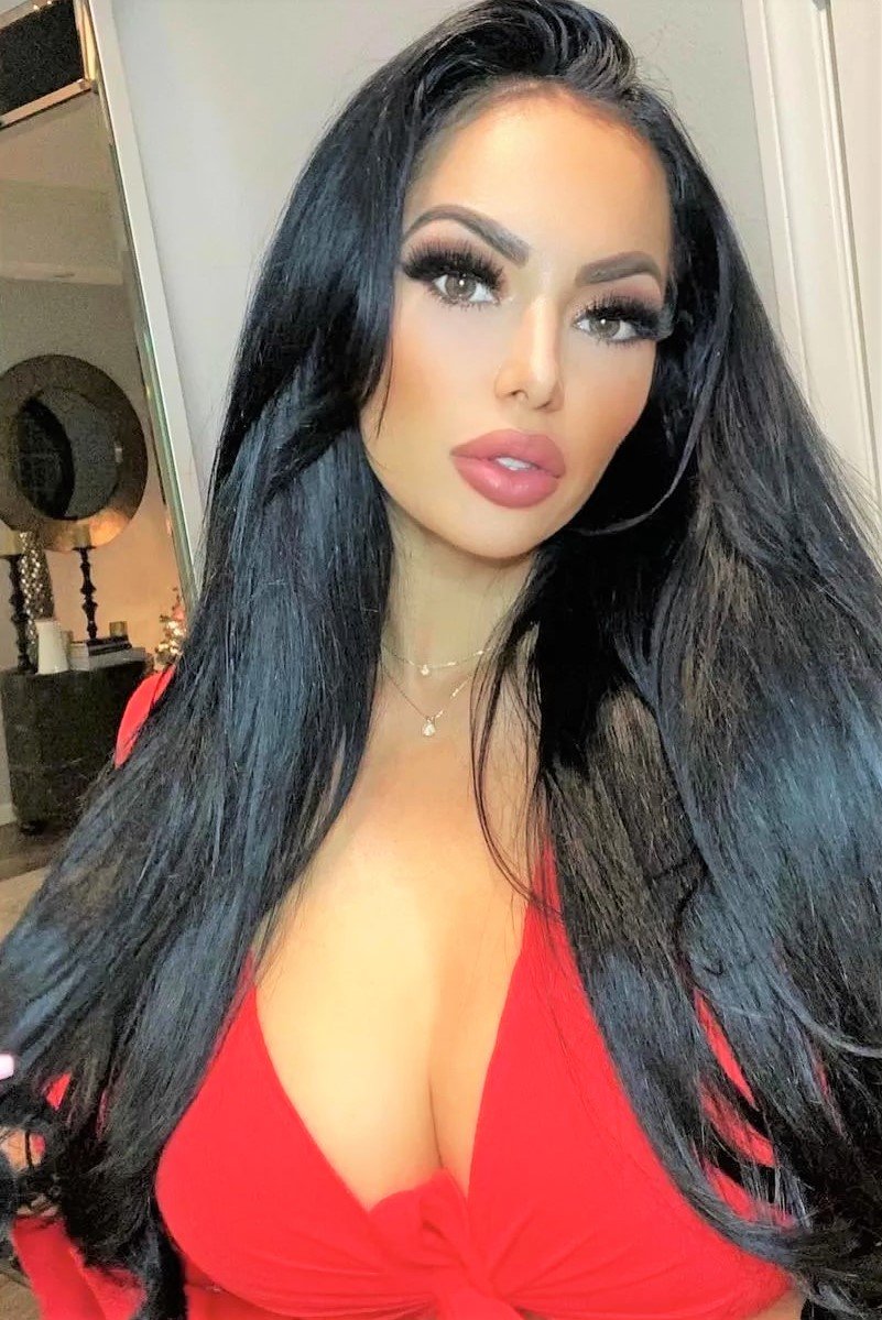 Лада  - Индивидуалка Питера +7(981)136-33-84